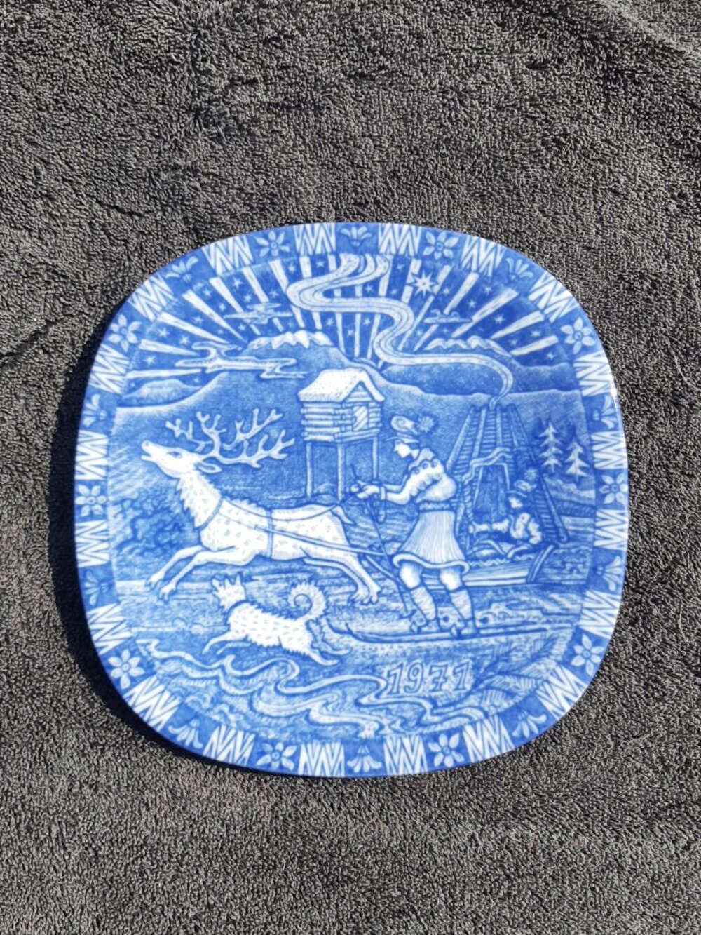 Julen Rorstrand 1971 Swedish Christmas Plate 7.5"